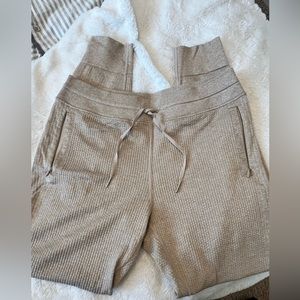 Lululemon engineered warmth joggers